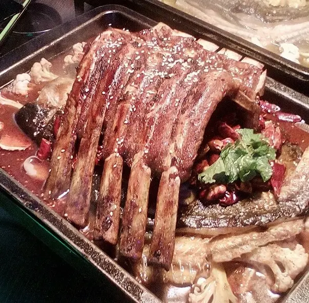 享受炭火烤魚的美味,可以一爐二吃-水貨-中和店体驗心得