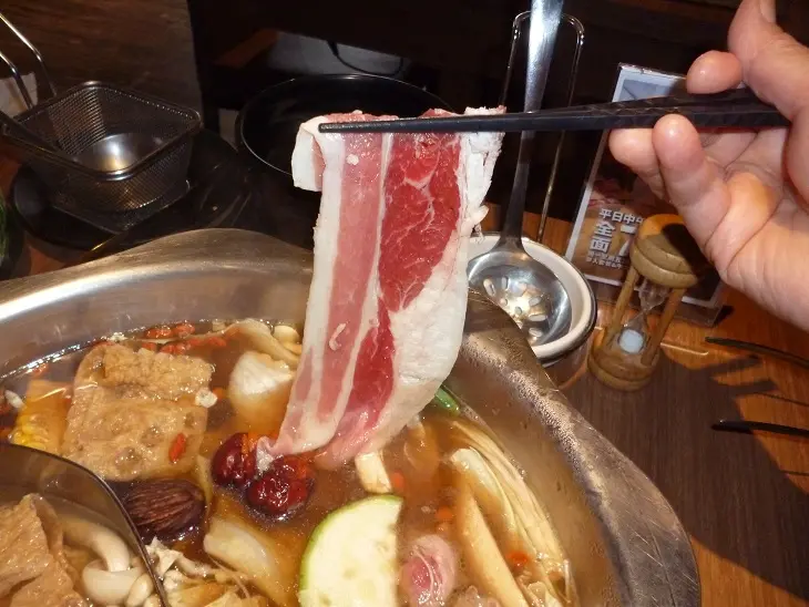 23種海鮮選10種,適合火鍋聚餐之地-台北中山區靠近捷運中山國小站小當家海鮮鍋物(民權店)体驗心得              