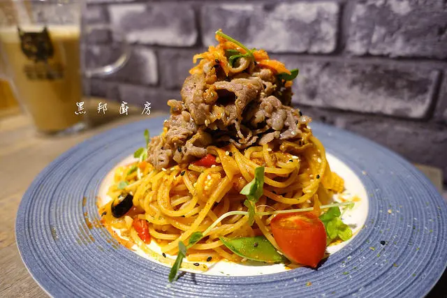 【新北三重】二訪義式料理『黑邦廚房』新菜單~特色米型麵、三層辣感泡菜培根豬麵！