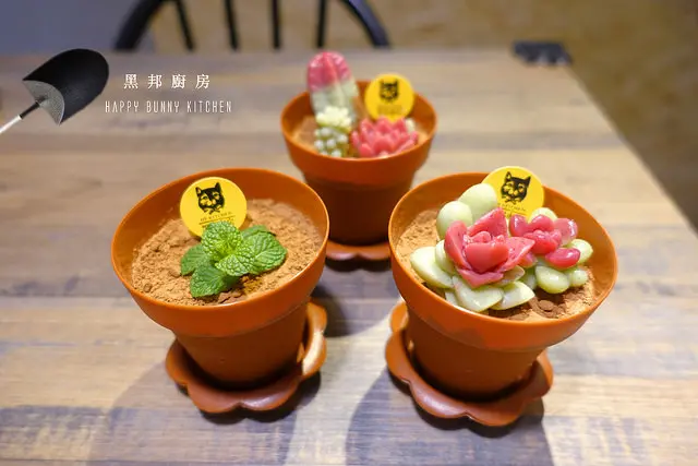【新北三重】徐匯中學站現點現做『黑邦廚房』義式料理、可愛仿真多肉植物手工甜點！