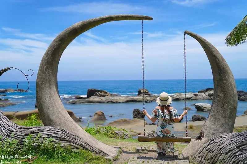 【花蓮豐濱│景點】項鍊海岸工作室。台11線絕美石梯坪海景鞦韆，IG熱門打卡景點，可點杯飲料看海放空
