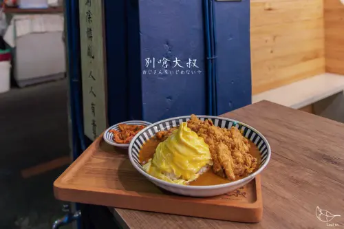 別嗆大叔,在黑暗的菜市場裡,尋找傳說中的深夜咖哩飯/台中西區模範市場美食
