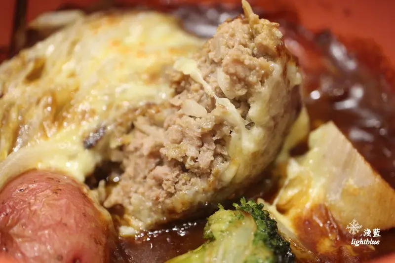 [ 台北車站美食 ] 淺藍 × 御盤de食堂微風北車店～北車限定HAYASHI紅酒蕃茄醬汁漢堡排丼飯、甜甜球系列甜品