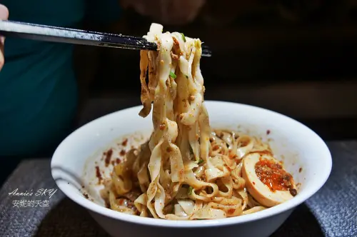 [古亭美食 余記新川味肉麵館]激推獨家醬白麵 這間是很不一樣的牛肉麵 - 安妮的天空