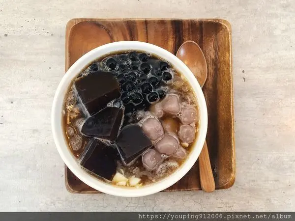 桃園龍潭區｜澎湃豆花 簡單卻精緻的空間，有著我敢吃、你愛吃的料超多豆花(附菜單)！