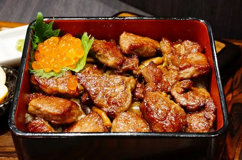 板橋。開丼 燒肉vs丼飯-神樣沙朗丼、爆肉山丼|新板美食新霸主