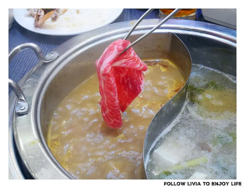 美食餐廳║ 台中西區 勻淨雞煲蟹火鍋 勤美綠園道美食 只有晚上才吃得到的火鍋 ❤跟著Livia享受人生❤
