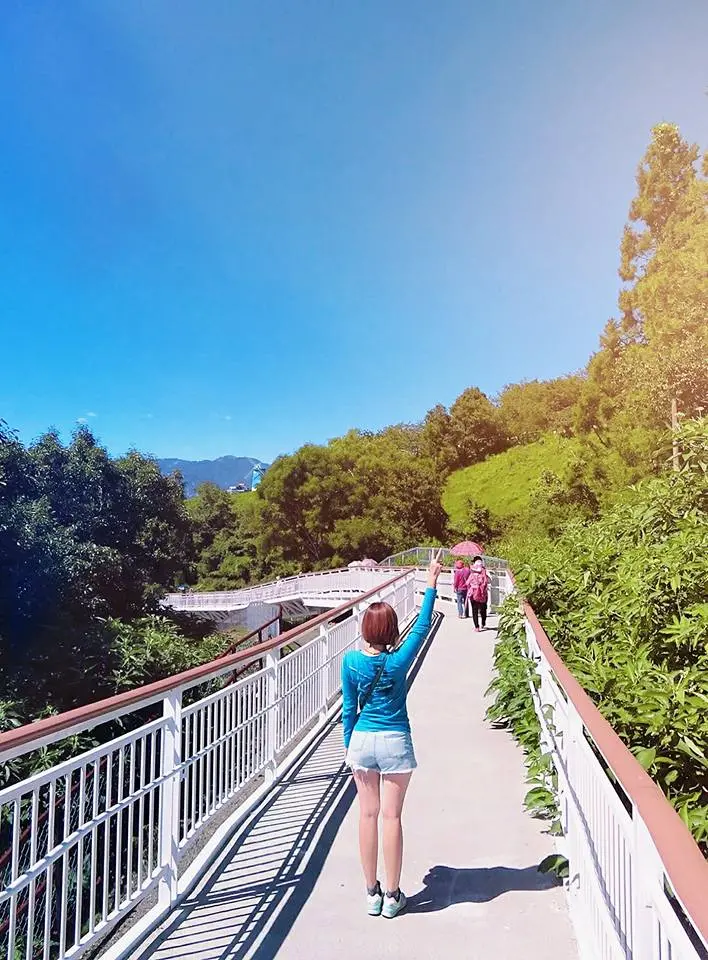|南投×清境|海拔1750公尺·用2000步走完長達1.2公里的高架觀景天空步道·漫步在無敵山景中·我又戀愛了
