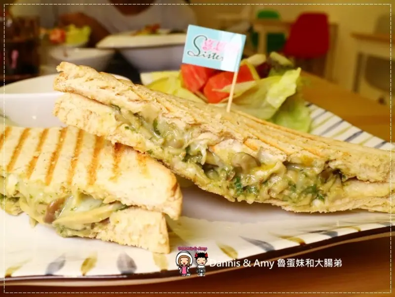 《竹北蔬食餐廳》Sister喜思特手作蔬食。現點現做舒芙蕾厚鬆餅。手作帕尼尼。燉飯。咖啡下午茶點心｜家樂福附近吃什麼？ 