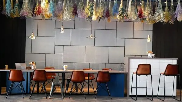 【台南市-中西區】新光影城8樓出現乾燥花早午餐๑♡∀♡๑『誠沏茶飲-台南新光影城店』除了茶飲，還提供美美的用餐區喔！等電影放映前不無聊~揪閨蜜來吹冷氣吃鬆餅，管它外面太陽多熱情Ｏ(≧▽≦)Ｏ