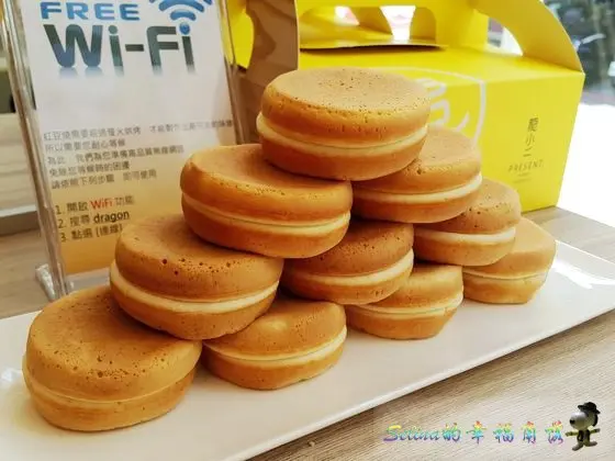 高雄•【龍小二點心工坊】巷弄隱藏版點心~用蛋糕作的紅豆餅呈現出另一種風味不一樣的紅豆燒口味