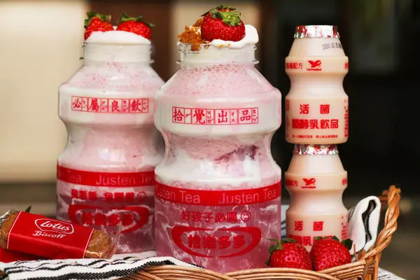 台中美食｜拾覺細做輕飲-新口味巨無霸多多瓶，生乳酪草莓奶霜超吸睛