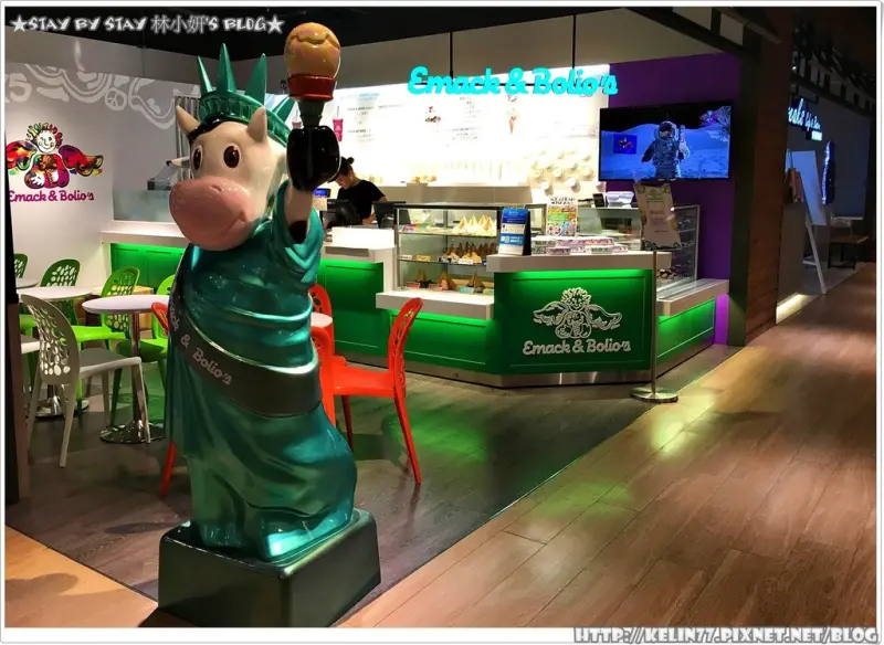 【食】台北 ✿ 信義誠品Emack & Bolios風靡美國42年的超人氣疊疊樂冰淇淋 x 繽紛大球超浮誇 x 疊12球也不會倒