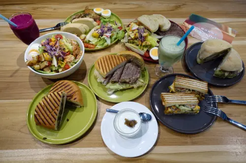 Naked Deli三明治實驗室，內湖早午餐、內湖輕食餐廳推薦，真材實料、自然健康的手做麵包、現打果汁