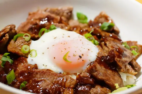 [三明治實驗室 Naked Deli loves Sandwich] 台北 內湖 近江和牛滷肉飯 和牛蓋飯 和牛三明治 推薦 手工甜點 手工麵包 安心店家 內湖美食餐廳