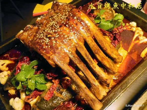 「水貨-中和店」--- 源自重慶千年古法炭火烤魚，創新一爐兩吃，多重美味鮮魚任你選，時尚用餐環境優質貼心服務!