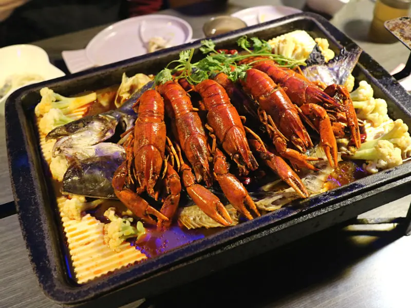 【新北.烤魚】水貨重慶炭火烤魚，小龍蝦Q彈魚肉少刺、手撕雞噴汁