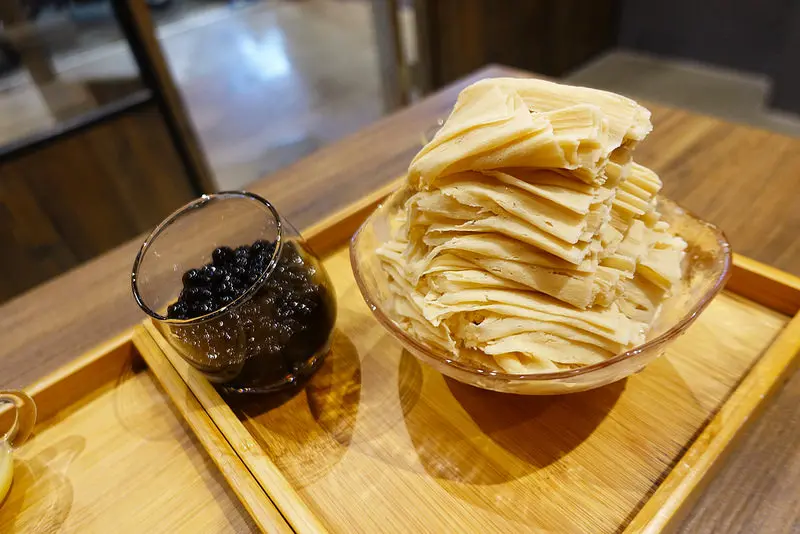 (胖樺食記)台北公館推薦冰店「Mr. 雪腐 公館店」/台18珍奶西瓜雙色雪花冰/平價雪花紅茶/永和必吃美食/小火鍋/完整菜單