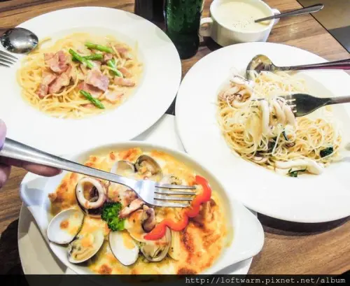 Mint Pasta 綠薄荷中原店初訪~平價義大利麵!親子餐廳有兔子,小魚,小鳥,火車,草皮戶外空間好舒服~