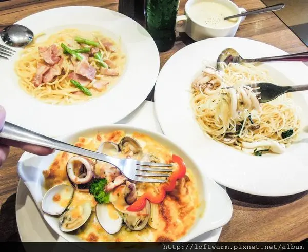 Mint Pasta 綠薄荷中原店初訪~平價義大利麵!親子餐廳有兔子,小魚,小鳥,火車,草皮戶外空間好舒服~