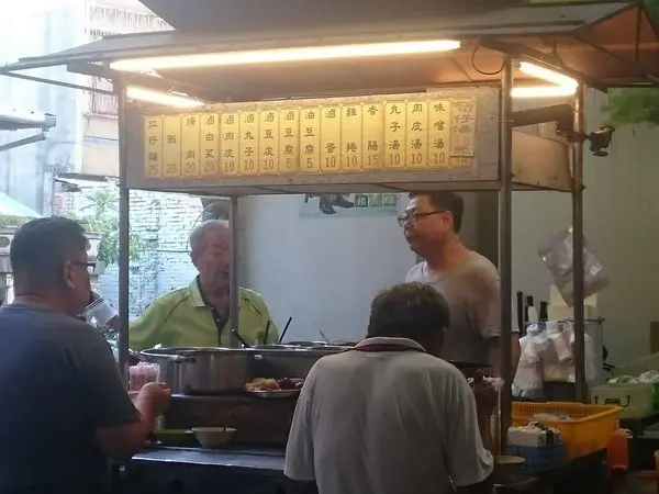 隱身巷弄銅板價之榕樹下小吃攤