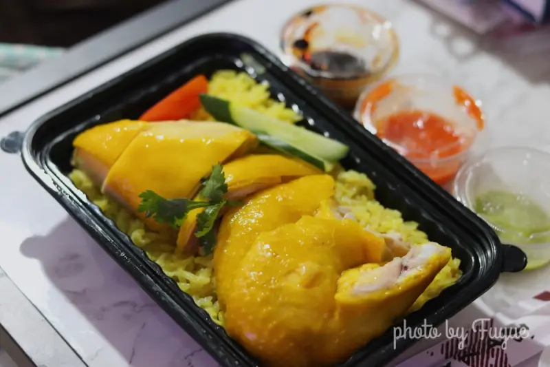 |台北內湖‧異國| 民權東路上的南洋風味美食便當《瑞記海南雞飯》薑黃色澤鮮嫩滑順的海南雞.近中天電視台