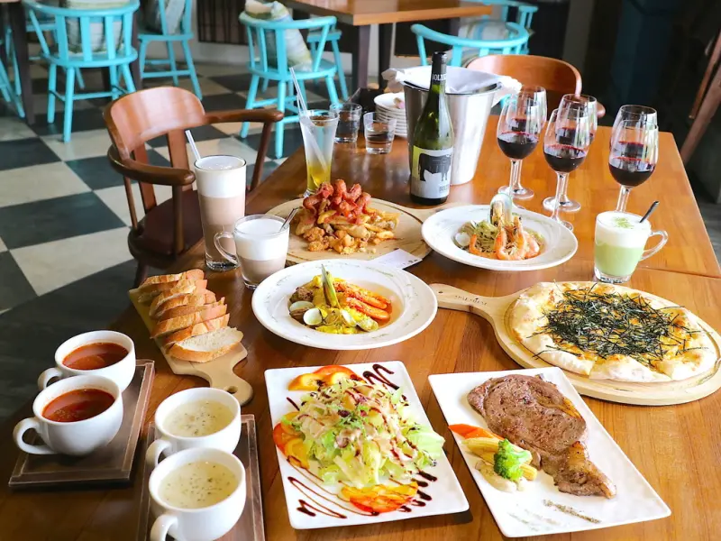 (台南。東區美食) Les Petits Pots小銅鍋：隱身德安百貨的美味餐廳，歷久不衰的舒芙蕾，柔軟濕潤的蓬鬆口感，讓你吃了難忘懷～｜新增酒單，美食配美酒，完美的一百分餐點｜義大利麵，燉飯，披薩，