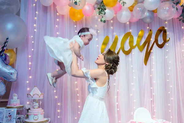 打造終生難忘的週歲party，讓全場賓客一起沉浸童話般的夢幻歡樂中，yoyo週歲生日派對