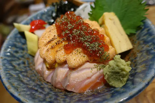 (胖樺食記)中正紀念堂推薦美食「揪鬪本家」/捷運東門站好吃日式料理丼飯/不收一成服務費/完整菜單/商業午餐