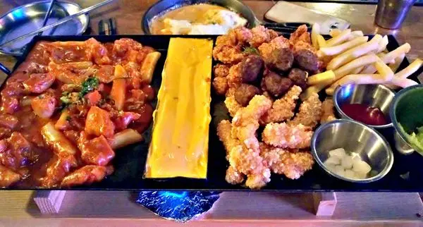 【新竹東區】Mulberry韓國食堂☞超邪惡｢起司亞馬遜流域」拼盤！數十道創意韓式料理任你選擇/新竹聚餐餐廳推薦/新竹東區.近護城河/內附菜單