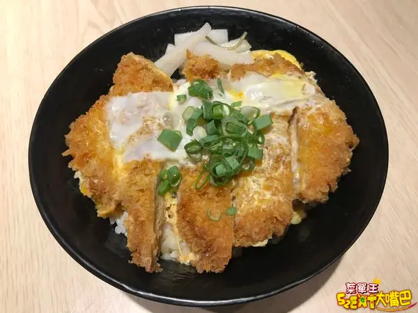 【豚一屋菜單價位大公開】現點現做平價美味的日式豬排～台中必吃美食小吃餐廳推薦！招牌菜醬汁豬排蓋飯、咖哩豬排定食。