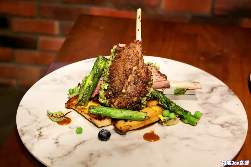 西區|台中餐酒館，ARENA遊戲主題餐廳，結合德州撲克與美食，想吃又想玩來這兒就對啦! - 微笑Joe幸運