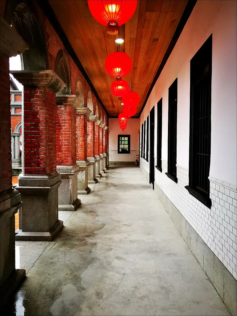 [台中景點] 一德洋樓  台中市歷史建築林懋陽故居～有藝文茶館可以吃飯還可以到布朗尼甜點吃下午茶