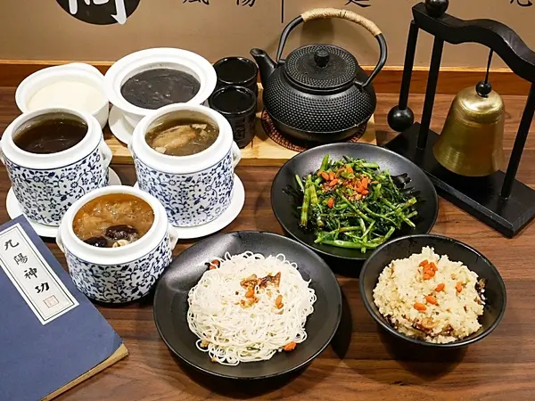 唐太盅-台中勤美附近養生燉品  一人一盅剛剛好  誰說夏天不能進補  吃好吃滿最健康  還有冰涼甜品收尾好享受              