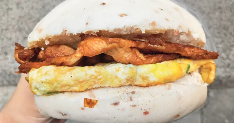 【台北東區美食】家蓁早餐店☞東區平價大份量早餐，招牌｢饅頭蛋加土雞肉」必點，涮嘴好吃、飽足感十足!