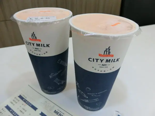 【CITY MILK逢甲旗艦店菜單價位大公開】台中木瓜牛奶的第一把交椅～台中必吃美食小吃餐廳推薦！招牌木瓜牛奶、芋頭牛奶、紅豆沙牛奶。
