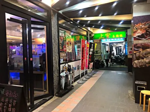 【永和】其實也可以吃單人小火鍋 ‧ 從正官拓展到上官 ‧ 海鮮活蹦亂跳的吃起來鮮甜400元就有個人小海陸 ‧ 上官永和旗艦店