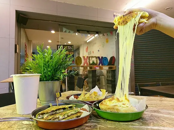 9PM 玖點-台灣大道超夯美食  晚上九點才營業  牽絲無極限的焗烤三明治  燒得大家體無完膚  快來找超美闆娘吃宵夜              