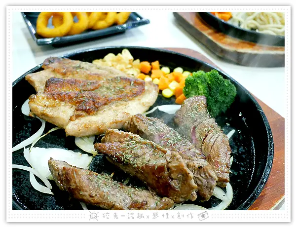 [台南食記] 魔力牛牛排館~安南區平價牛排推薦！菜單已更新！超值雙拼自由配、七種醬料任意選！加麵不加價！當月壽星、學生、團體享優惠！(安中店)