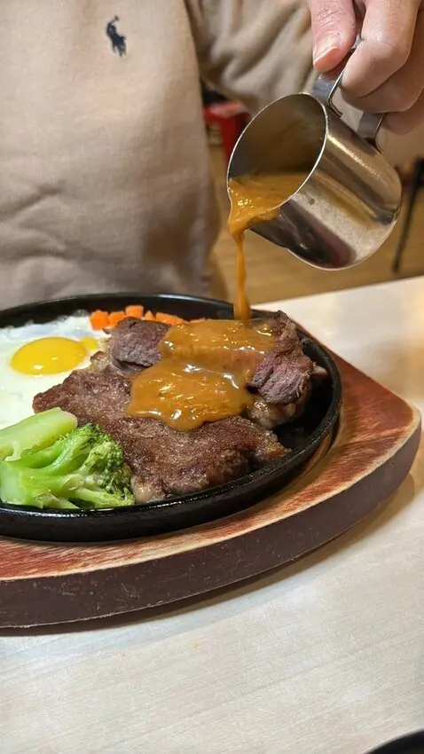 【台南牛排】魔力牛牛排館｜安南區平價鐵板牛排｜家庭用餐吃飯推