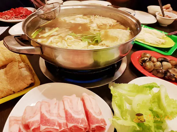 【台中餐廳】豐原-現切溫體牛涮涮鍋《新家香沙茶火鍋城》單點/圓桌/聚餐