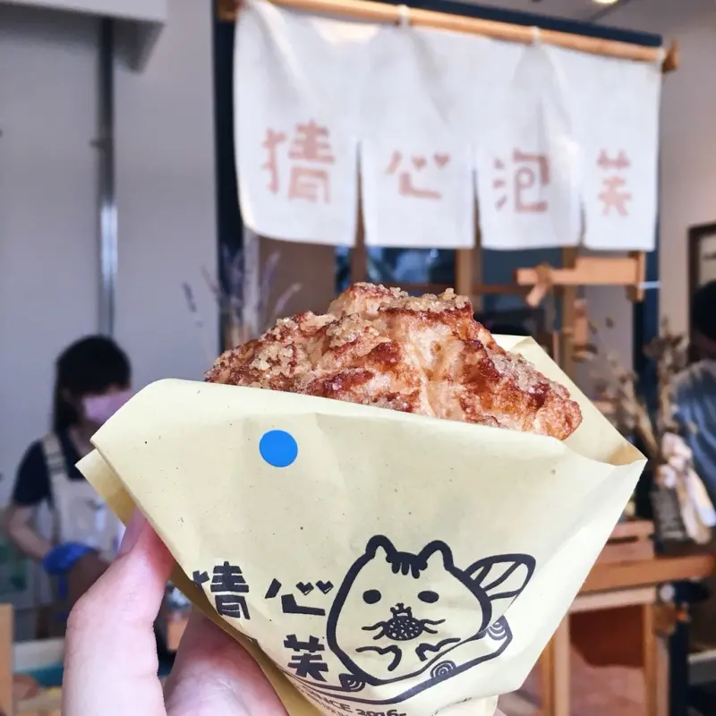 【高雄美食】猜心泡芙-排隊銅板美食，會爆漿的泡芙