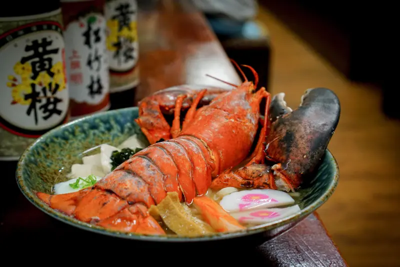 鮨老大X魔王 台北中山區 浮誇系食物再一發 龍蝦烏龍麵澎湃上桌 善導寺平價日料理 捷運善導寺 內文有店家資訊與菜單 