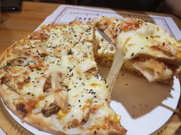 新北美食》再訪威立手工披薩。披薩。換新菜單更多選擇了。三重站