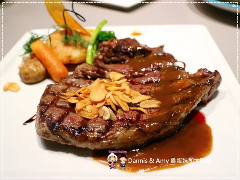 《新竹巨城餐廳》私藏精緻排餐.鑄鐵鍋飯。頂級和牛梅花沙朗。無骨牛小排。菲力骰子牛。綜合海鮮︱父親節餐廳推薦。三民路上餐廳（影片）