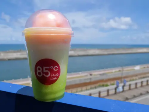 花蓮市區—85度C海岸店｜全台最美85度C 坐擁絕美花蓮港海景｜海岸路、花蓮港、向日廣場、花蓮高中