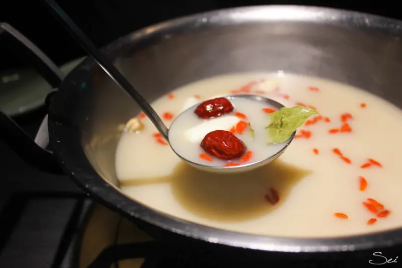 [高雄美食] 這一鍋～皇室秘藏鍋物夢時代店，皇室Cosplay吃鍋趣味多！