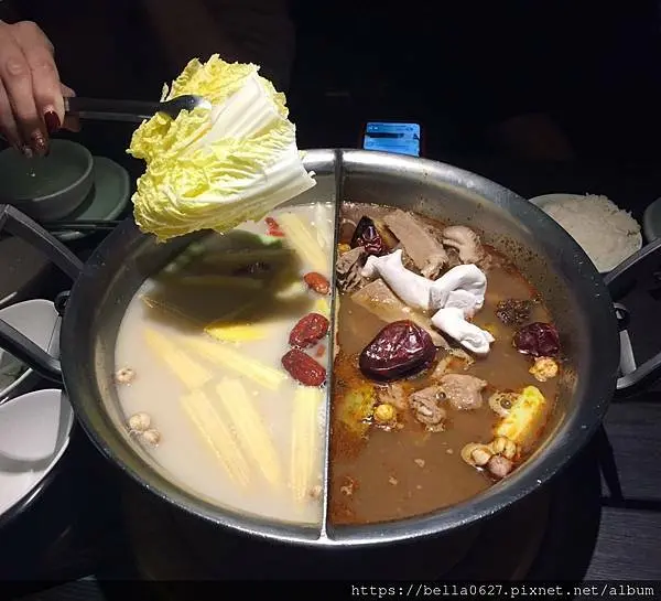 20121高雄麻辣鍋推薦【這一鍋】皇室秘藏鍋物｜麻辣鴛鴦鍋之五種湯頭任君挑選搭配。