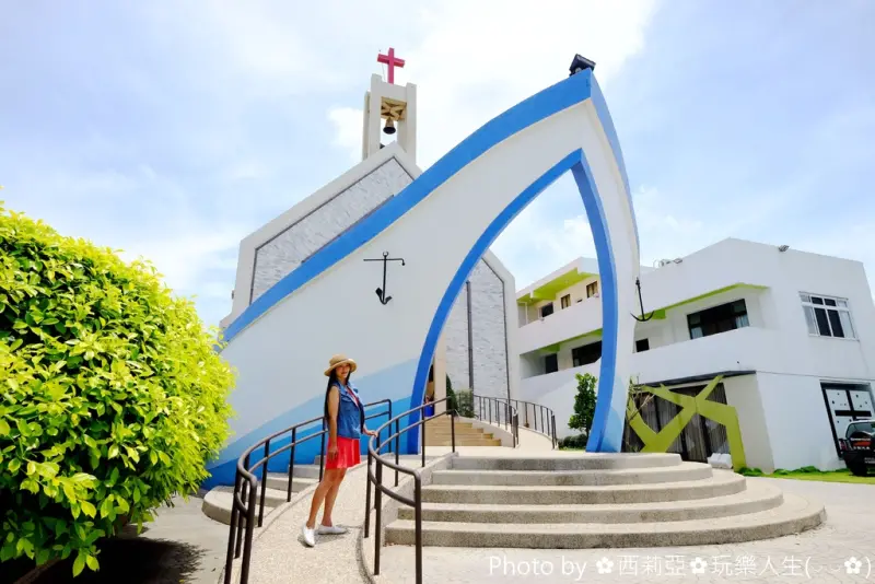 【台中。龍井區】有著台灣三座船型建築教堂稱號之一的『磐頂教會』，外型猶如地中海風格的諾亞方舟，獨特醒目的外觀，絕對是當地熱門景點之一！