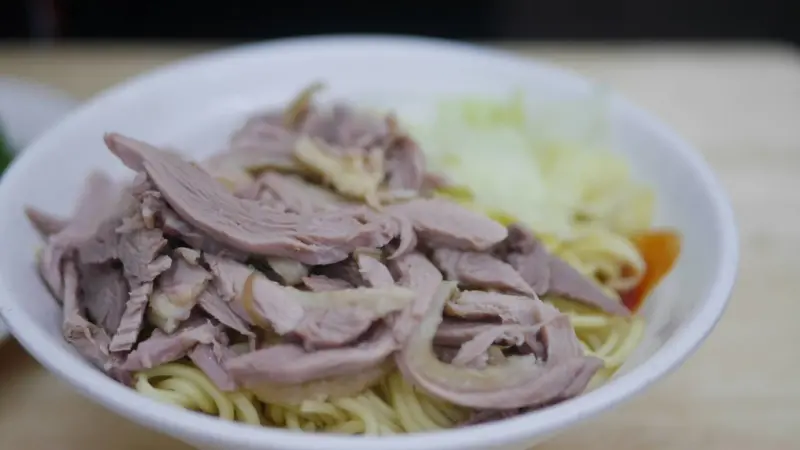 永和頂溪站美食~炎熱的夏季別忘了替自己溫補一下來到樂華夜市"鐘點棧當歸鴨",平價消費大大享受還能無限續湯,包你吃得安心又健康!!